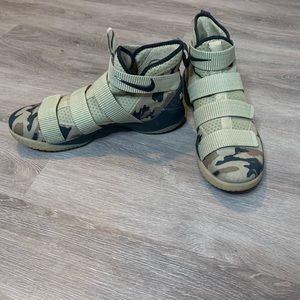 Men’s Nike LeBron Soldier XI